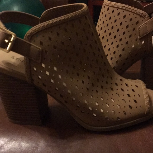 Indigo rd. open toed sassy heels - Picture 1 of 3